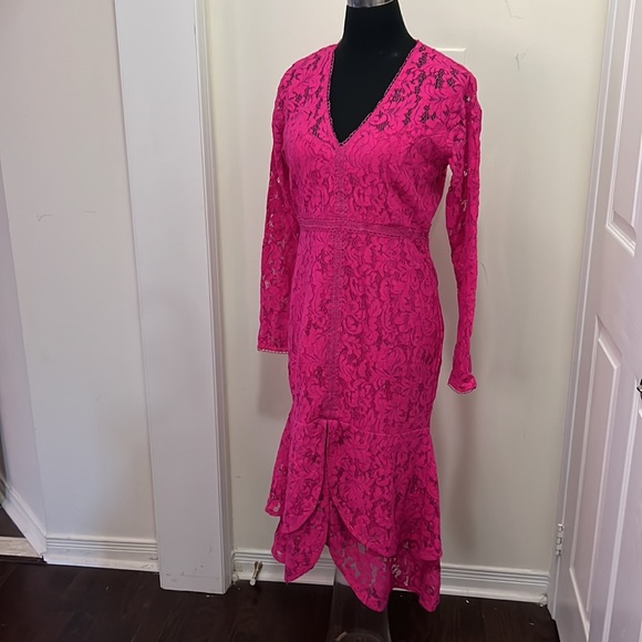 Venus Lace Symmetric Chic Lace Front Slit Dress Size 10 - Picture 5 of 15